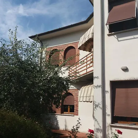 Laisa Penzion Lucca